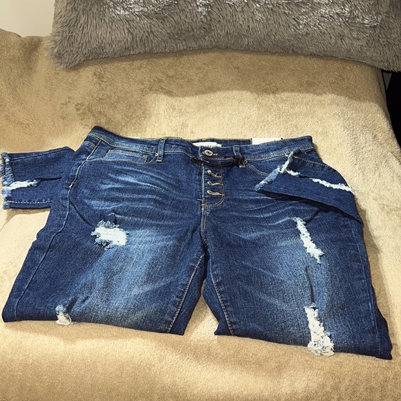 Almost Famous Denim - Almost Famous Women’s High Rise Skinny Jeans Size 11 NWT Distressed